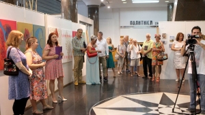 Izložba u KomBank Art holu - kako pakovanje prodaje robu?